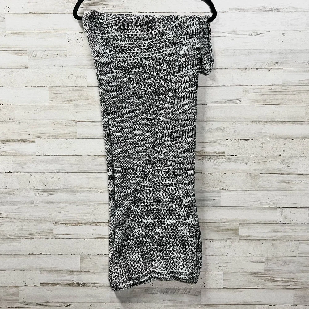 Ann Taylor Geometric Monochrome Knit Scarf